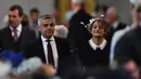 Wali Kota London Sadiq Khan dan istrinya Saadiya saat menghadiri perayaan ulang tahun ke-90 Ratu Elizabeth di Katedral St Paul di London, Inggris, (10/6/2016). (AFP PHOTO / POOL / BEN STANSALL)
