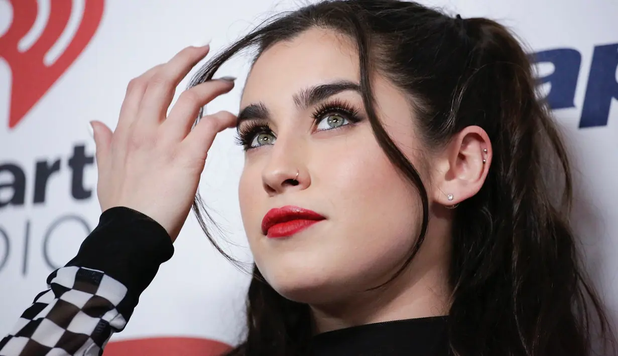 "Sejujurnya aku tak ingin memberikan batasan untu diriku. Ini pastilah berbeda dari Fifth Harmony. Ini aku," lanjutnya. (instagram/laurenjauregui)