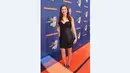 Carli Lloyd tampil feminin saat hadir dalam Nickelodeon Kids' Choice Sports Awards 2015 di UCLA's Pauley Pavilion di Westwood, California, (16/7/2015). (Getty Images For KCSports2015/AFP/Alberto E. Rodriguez)