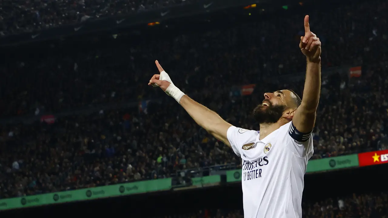 Foto: King Benzema Cetak Hattrick, Real Madrid Pesta Gol Lagi di Kandang Barcelona setelah 6 Dekade