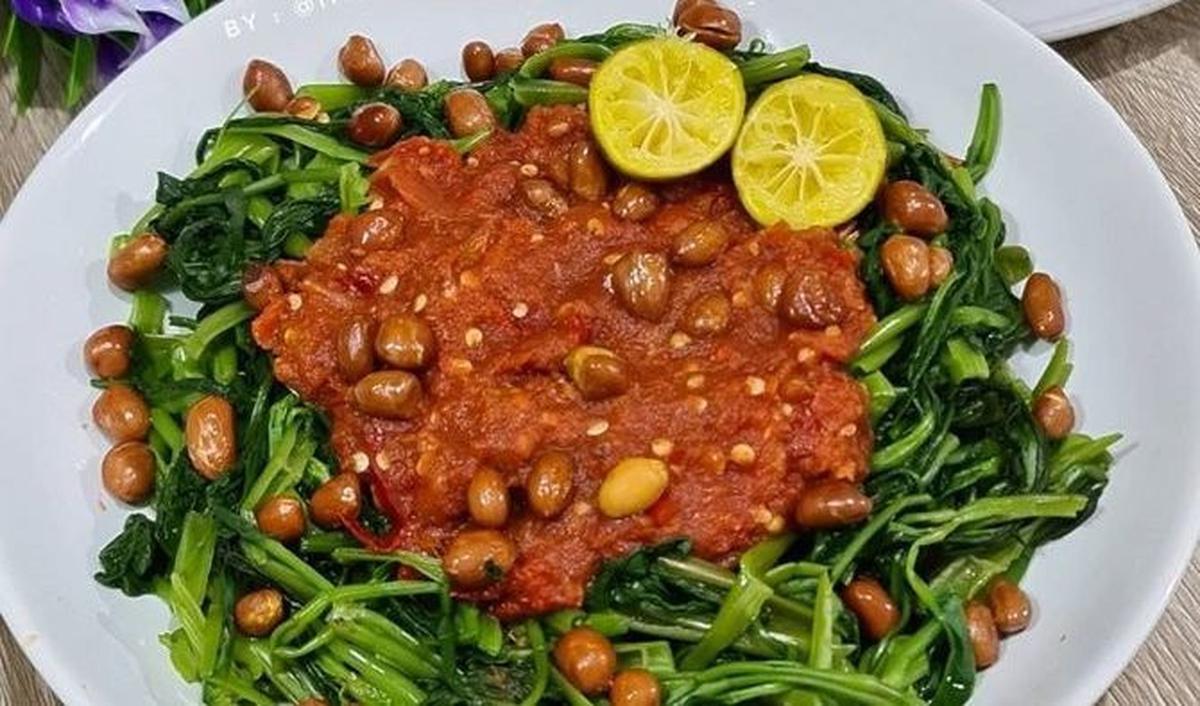 10.&nbsp;Plecing Kangkung: Sayuran dengan Sambal Pedas