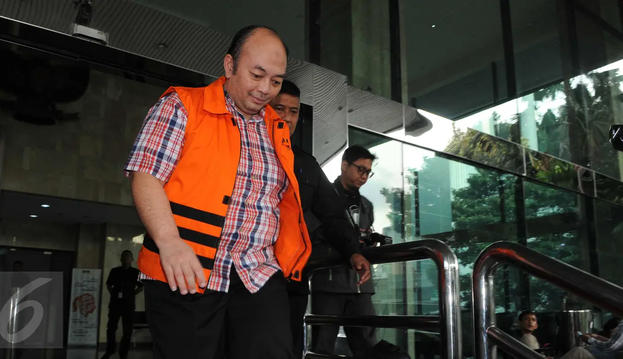 Andri Tristianto Sutrisna usai menjalani pemeriksaan KPK, Jakarta, Senin (7/3/2016). Andri diperiksa sebagai saksi Pengacara Awang Lazuardi terkait kasus dugaan menerima suap. (Liputan6.com/Helmi Afandi)