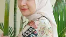 <p>Rina Diana mengaku tertarik anut dan pindah agama ke islam karena beberapa hal. Banyak yang tak tahu bahwa Rina Diana sebenarnya seorang mualaf. Ia memeluk agama Islam sejak 2010 silam mengikuti agama sang ibunda. (Instagram/ rinadiana_8)</p>
