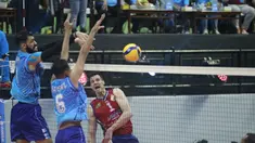 Tim putra Jakarta LavAni Allobank Electric sukses menjuarai putaran pertama final four PLN Mobile Proliga 2024 setelah di laga terakhir mengalahkan Palembang Bank SumselBabel dengan skor 3-0 (25-11, 34-32, 25-17) di GOR Bung Tomo Surabaya, Minggu (7/7/2024). Ini berarti tim milik mantan Presiden RI, Susilo Bambang Yudoyono tak tersentuh kekalahan dari 3 laga di putaran pertama final four dan hanya butuh satu kemenangan lagi pada putaran kedua final four untuk mengamankan satu tiket di babak grand final. Putaran kedua fnal four PLN Mobile Proliga 2024 sendiri akan digelar di GOR Jatidiri, Semarang, mulai 11-14 Juli 2024. (Dok. PBVSI)