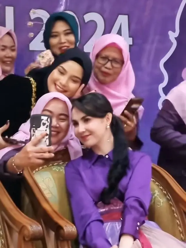 Potret Arumi Bachsin saat hadiri peringatan HUT ke-10 Ikawati ATR/BPN Jawa Timur (Sumber: Instagram/@arumibachsin_94)