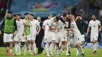 Pemain Italia merayakan kemenangan mereka setelah pertandingan Perempatfinal Euro 2020 melawan Belgia yang berlangsung di Allianz Arena, Jerman pada Jumat (02/06/2021). (AP/Pool/Philipp Guelland)