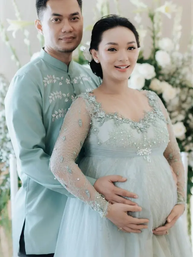 [Fimela] Zaskia Gotik Hamil 7 Bulan