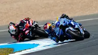 Pembalap BK8 Gresini Racing, Alex Marquez, berhasil meraih podium juara pada main race MotoGP Spanyol 2026 di Sirkuit Jerez, Minggu (26/04/2026) malam WIB. (AP Photo/Jose Breton)