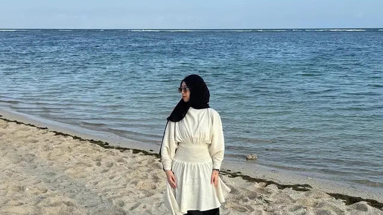 Potret Adiba Khanza Istri Egy Maulana Pakai Rok, Referensi Gaya Anggun di Usia 25-an