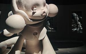 Pameran Debut Internasional. Karakter populer Skullpanda karya seniman Xiong Mao hadir dalam pameran bertajuk "Skullpanda Cage-Uncage Showcase" yang digelar di National Museum of Singapore, mulai 12 Desember 2025 hingga 22 Februari 2026 (dok. Tangkapan Layar akun Instagram @natmuseum_sg/https://www.instagram.com/p/DR_5L9rjf3X/?igsh=MTlpbzN5enJvYjkwaw==/faqihnuriman)