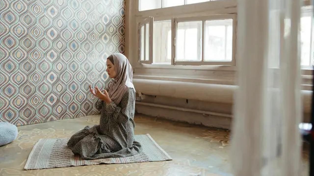 Suci dari Haid di Waktu Ashar, Haruskah Qadha Sholat Dzuhur? Ini Kata Buya Yahya