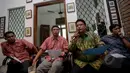 Ketua PBH Peradi Rivai Kusumanegara bersama Direktur ICJR Supriyadi W. Eddyono (kedua kanan) saat berdiskusi di Jakarta, Jumat (8/5/2015). Diskusi membahas tentang Wajah Baru Praperadilan Pasca Putusan Mahkamah Konstitusi. (Liputan6.com/Faizal Fanani)