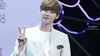 Unik, Lee Jong Suk Sukses Fan Meeting yang Disiarkan Langsung