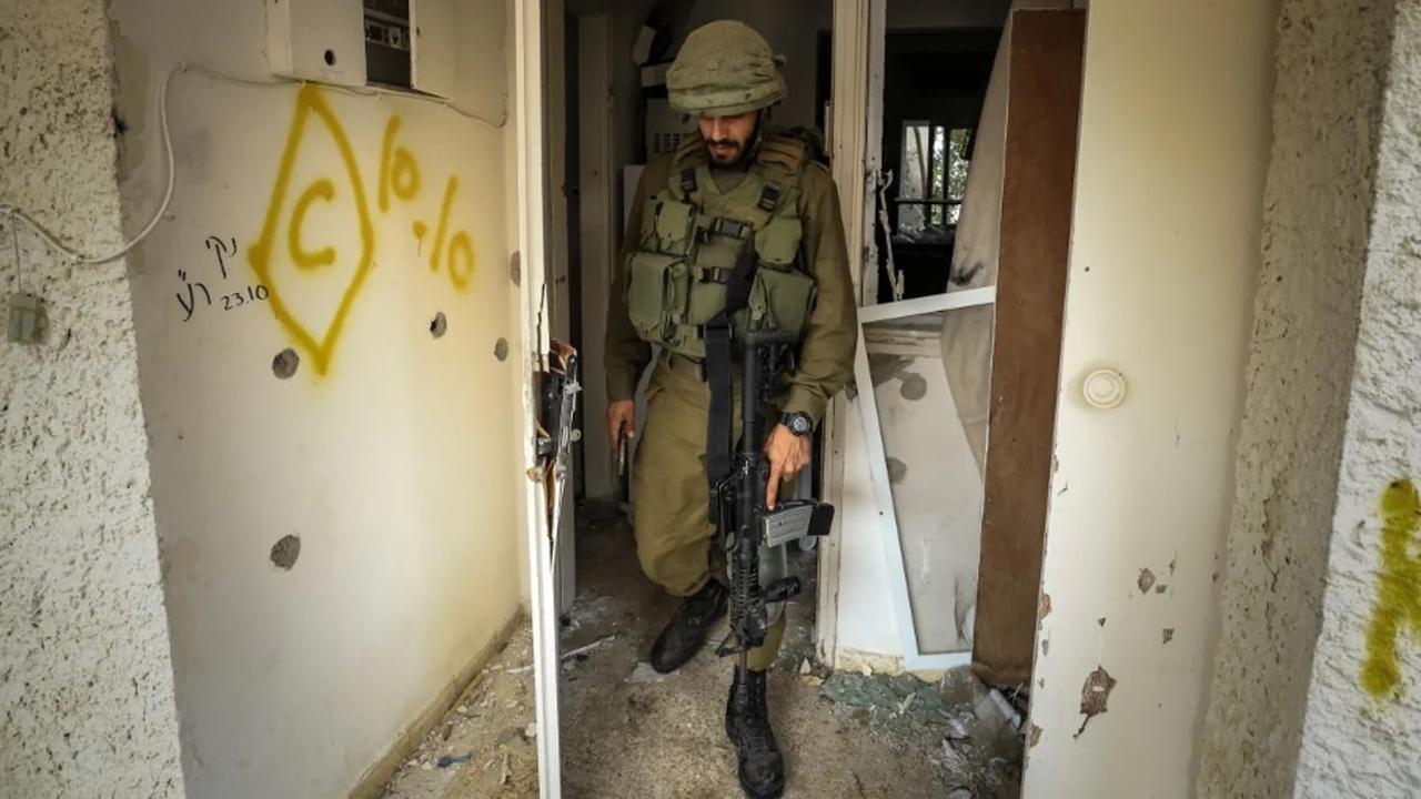 Wisata ke Athena Usai Ikut Genosida di Gaza, Tentara Israel ini Diusir & Dicaci Maki di Tempat Umum