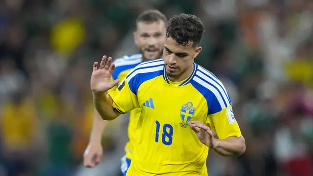 Foto: Momen Yasin Ayari Enggan Lakukan Selebrasi meski Cetak Brace dalam Kemenangan 5-1 Swedia di Piala Dunia 2026