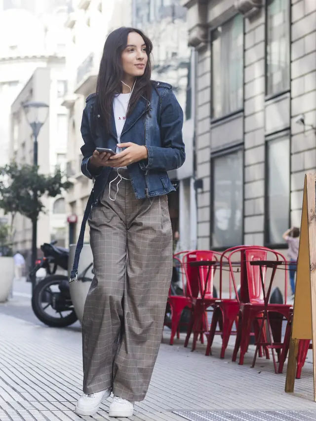 wanita juni aura tegas