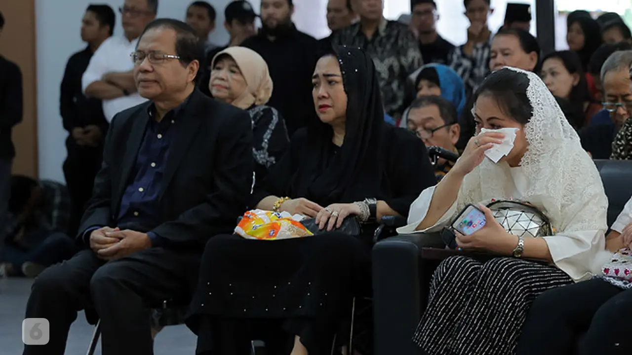 [Bintang] Suasana Duka Ayah Anjasmara