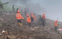 FOTO: Aksi Tim SAR Berjibaku Cari Korban Longsor di Tana Toraja, 18 Orang Ditemukan Tewas