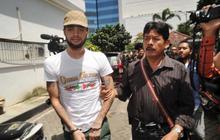 Tangan diborgol, Diego Michiels tiba di Kejari Jakpus
