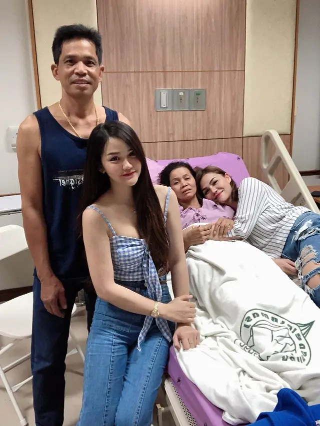 Potret Keluarga DJ Butterfly yang Jarang Terekspos (sumber: instagram/@dj_kattybutterfly36)