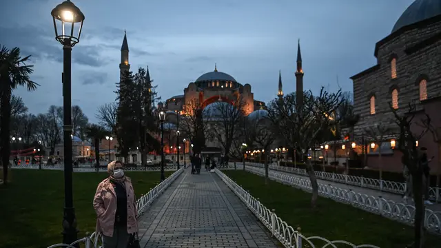 Menikmati Suasana Ramadhan di Masjid Biru Turki
