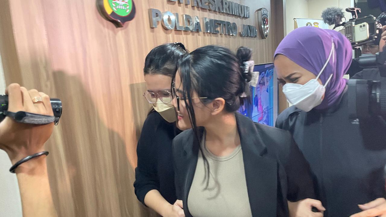 Polisi masih mengkaji penangguhan penahanan diajukan Siskaeee tersebut.<br>
