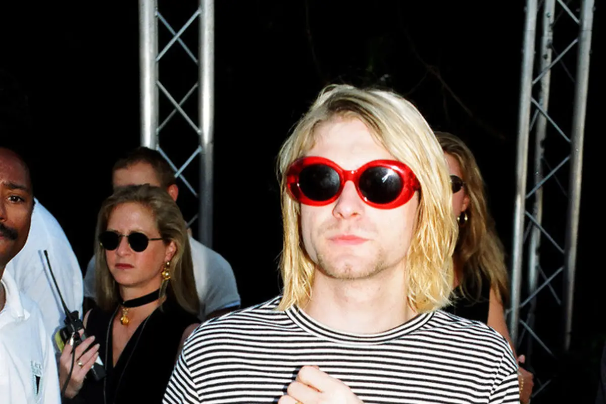 Murah Banget! Kacamata Ini Bukti Kurt Cobain Selalu di Hati