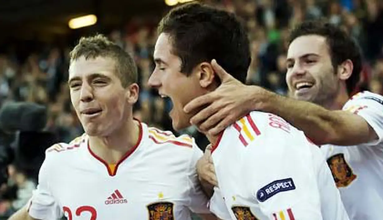 Ander Herrera (tengah) merayakan gol dengan rekan-rekannya untuk membuka kemenangan Spanyol atas Swiss 2-0 guna menjuarai Piala Eropa U-21 di Aarhus, Denmark, 25 Juni 2011. AFP PHOTO/JONATHAN NACKSTRAND