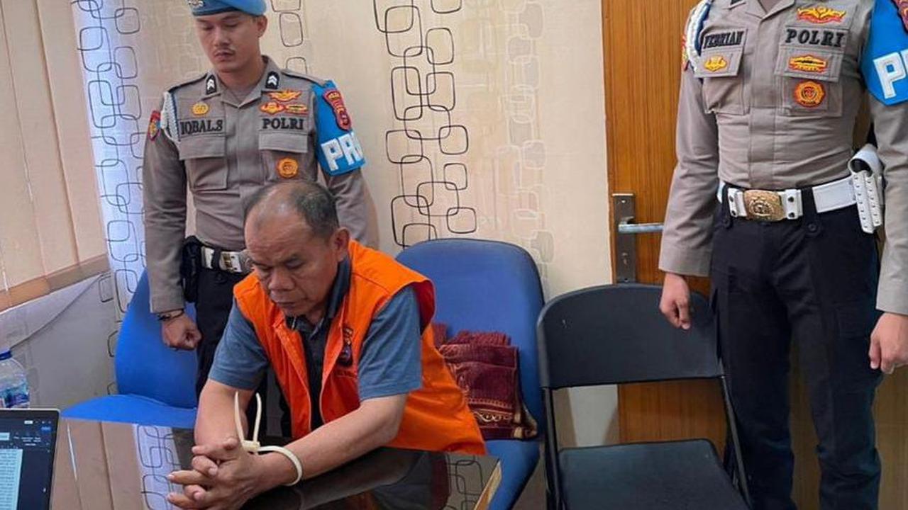 Begini Tampang AKP Dadang Iskandar Usai Tembak Rekan Sendiri, Kepala Menunduk dan Tangan Diborgol