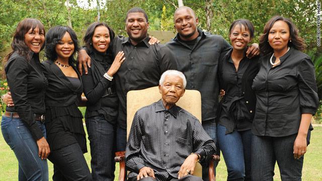 Nelson Mandela dan Keluarga (c) eurweb.com 