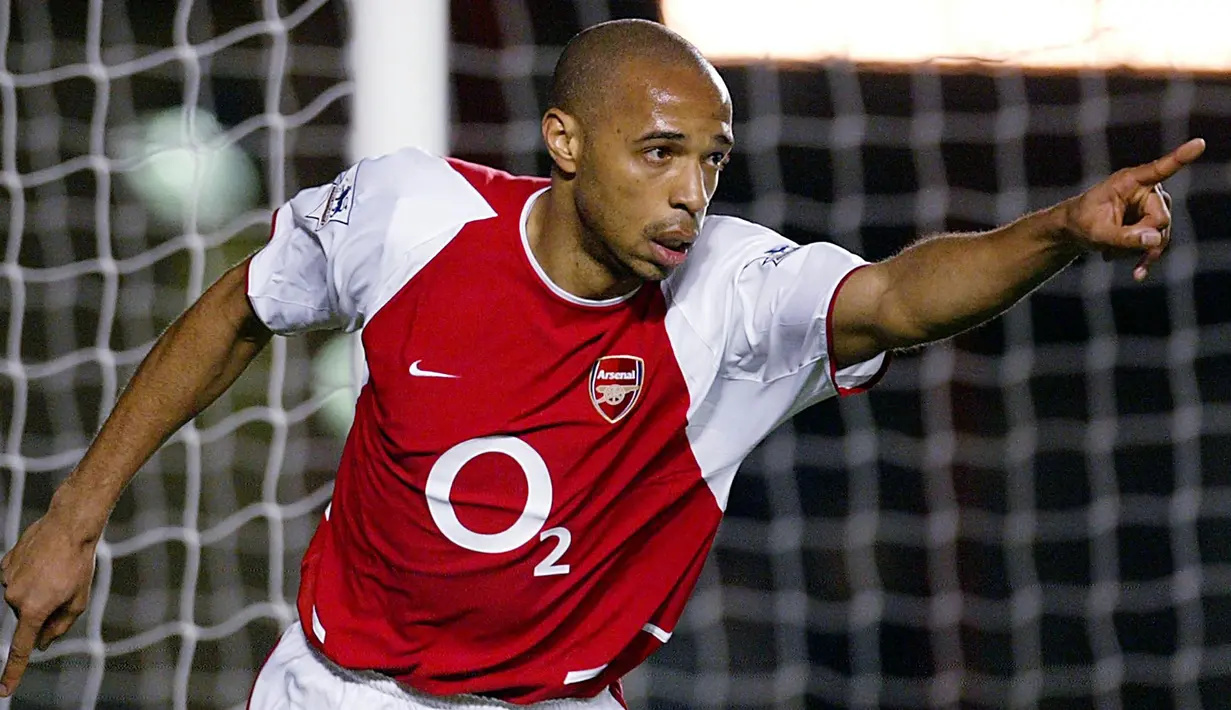 Thierry Henry. Striker Prancis yang pensiun pada 2015 dan kini menjabat asisten pelatih Timnas Belgia ini pernah berseragam Juventus selama setengah musim pada 1998/1999 dengan torehan hanya 3 gol. Usai hijrah ke Arsenal (1999/00-2006/07) ia menjadi legenda dengan ketajamannya. (AFP/Odd Andersen)