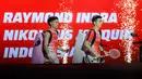 Pebulu tangkis ganda putra Indonesia, Raymond Indra/Nikolaus Joaquin memasuki lapangan pertandongan dalam laga semifinal Indonesia Open 2026  melawan rekan senegaranya, Sabar Karyaman Gutama/Moh Reza Pahlevi di Istora Senayan, Jakarta, Sabtu (06/06/2026). (Bola.com/Bagaskara Lazuardi)