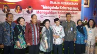 Ketua Dewan Pengarah Unit Kerja Presiden Pembinaan Ideologi Pancasila Megawati Soekarnoputri (empat dari kiri) dan mantan Presiden RI BJ Habibie. (Liputan6.com/Nafiysul Qodar)