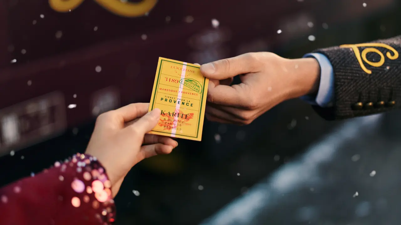 Rose Citron Meyer ideal untuk mereka yang ingin menghadirkan sentuhan feminin dan lembut dalam hari-hari liburan mereka.