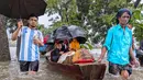 Banjir diakibatkan hujan monsun yang turun tanpa henti disertai naiknya permukaan air sungai. (Zakir Hossain Chowdhury/AFP)