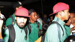 Stefano Lilipaly dan para Timnas Indonesia tiba di Bandara Soekarno-Hatta, Tangerang, (08/12/2016). usai melawan Vietnam pada laga semifinal Piala AFF 2016. (Bola.com/Nicklas Hanoatubun)