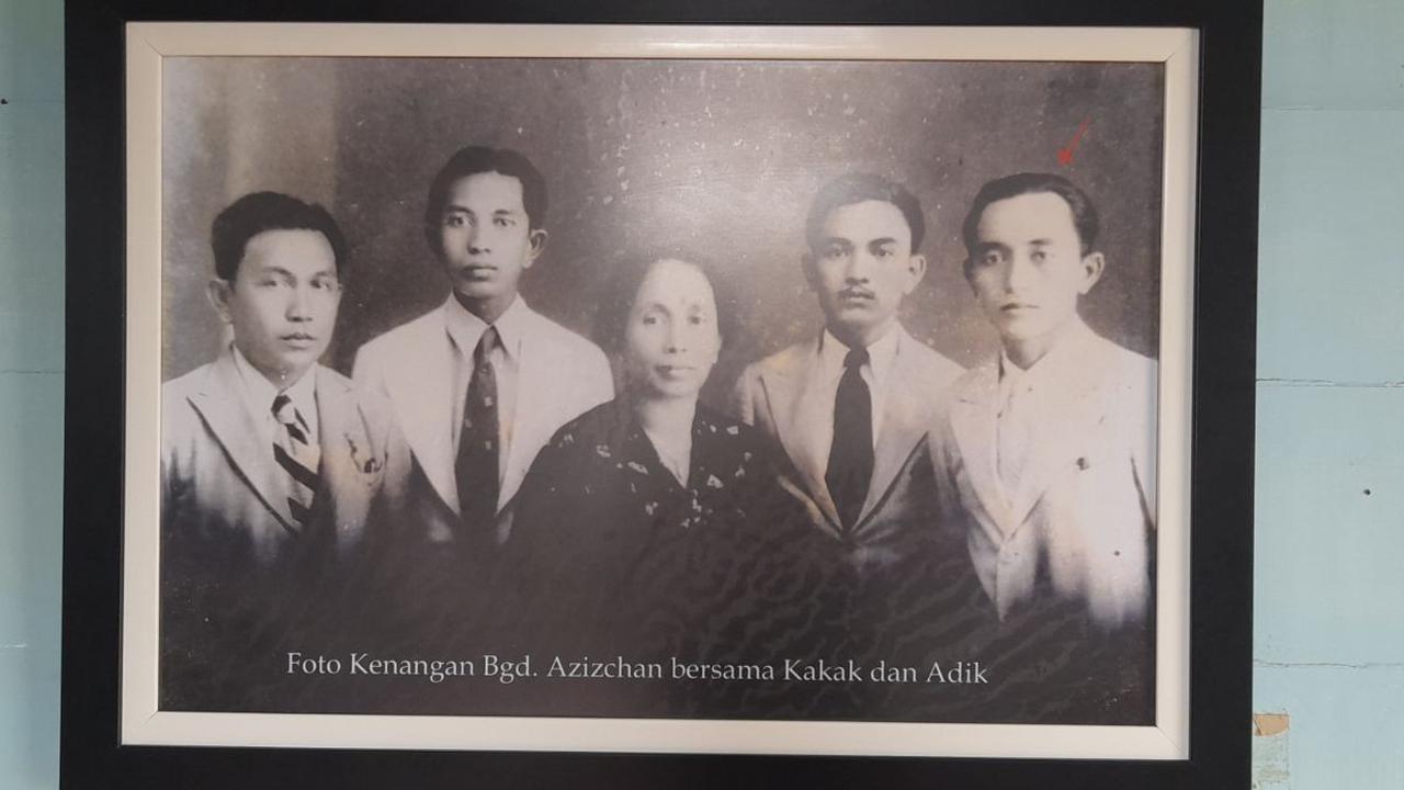 Cucu Bagindo Azizchan lainnya, R.A Ayu Suzanne Arieni Wulandari Puspokusumo (53) menilai almarhum sosok ayah yang penuh dengan kasih sayang kepada anak-anaknya.