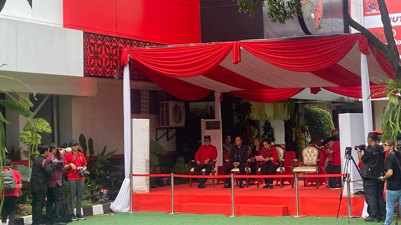 Didampingi Prananda hingga Hasto, Megawati Hadiri Perayaan HUT ke-52 PDIP di Sekolah Partai