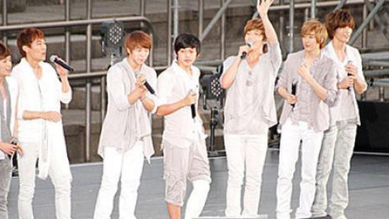 Cuaca buruk Jakarta, U-KISS tunda fan Meeting Sampai April