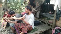 Kesulitan ekonomi membuat Sarbini menempati rumah bekas kandang kambing di kawasan Serang, Banten.
