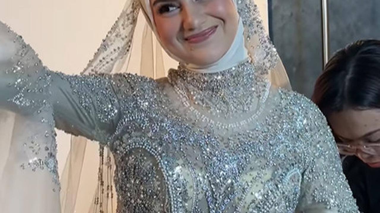Sepanjang pemotretan berlangsung, Irish terlihat begitu cantik dan riang gembira. Ia tampak sangat puas dengan hasil foto-fotonya. <br>