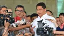 Menkominfo Rudiantara didampingi  Plt Wakil Ketua KPK Johan Budi (kiri) memberi keterangan di KPK, Jakarta, Selasa (6/10). Menkominfo mendatangi KPK untuk melakukan perpanjangan Perjanjian Kerja Sama mengenai penyadapan. (Liputan6.com/Andrian M Tunay)