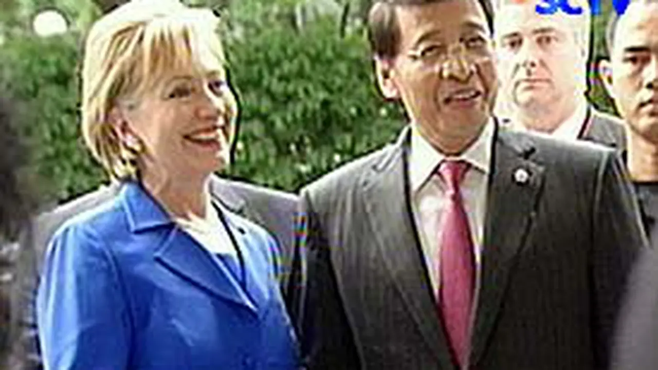 090218dhillary.jpg
