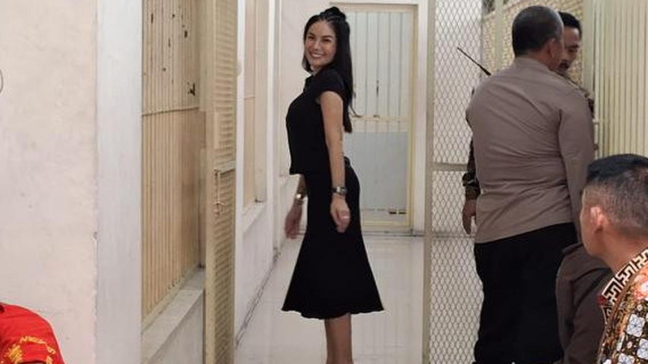 Bak Model, Nikita Mirzani Lenggak-Lenggok Ceria di Balik Jeruji Jelang Sidang Vonis Perkara Pemerasan dan TPPU