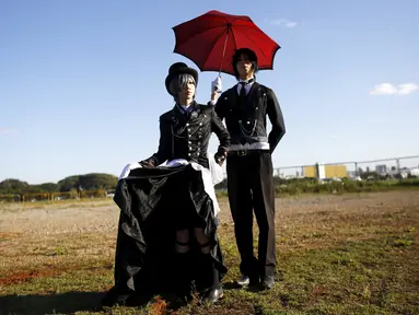 Dua peserta cosplay bergaya seperti Satoru dan Sayuri dalam Festival Anime Friends di Sao Paulo, Brasil, (19/7/2015). Festival Anime Friends dimeriahkan beragam pertunjukan yang berkaitan dengan kebudayaan Jepang (REUTERS/Nacho Doce) 