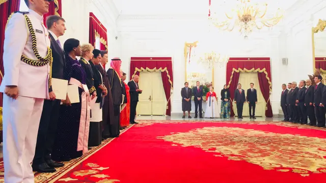 Presiden Joko Widodo atau Jokowi menerima 11 dubes untuk Indonesia di Istana