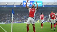 Gelandang Arsenal asal Spanyol #23, Mikel Merino, merayakan gol keduanya dalam pertandingan Liga Primer Inggris antara Leicester City dan Arsenal di Stadion King Power di Leicester, Inggris bagian tengah pada tanggal 15 Februari 2025. (JUSTIN TALLIS/AFP)