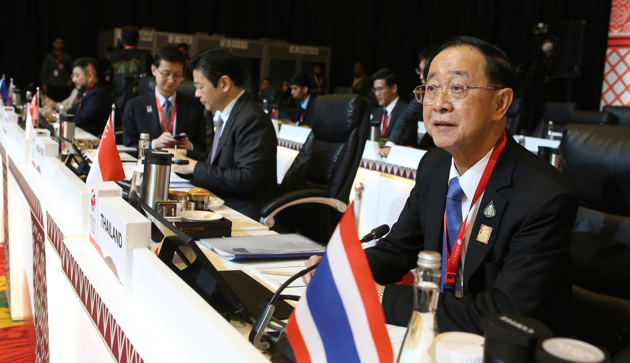ASEAN sendiri telah menunjukkan pertumbuhan ekonomi yang tinggi. Terlihat pada periode 2010-2019, ASEAN terus menyumbang 3 persen dari produk domestik bruto (PDB) riil dunia. (AP Photo/Firdia Lisnawati)