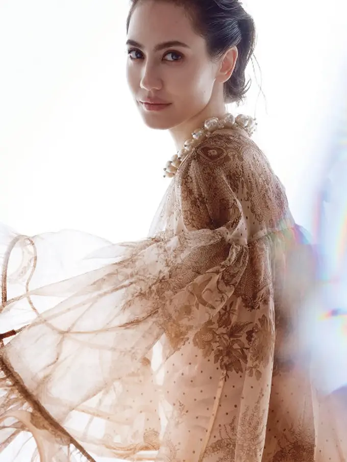 Tampilan Glamor Pevita Pearce Nampang di Sampul Majalah Malaysia, Pancarkan Pesona Istri Pengusaha yang Elegan