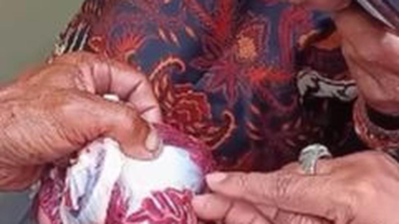 "Allahuakbar," ucap salah satu warga.